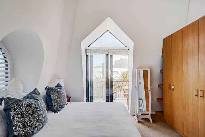 Hout Bay Beach Apartment gallery image 2