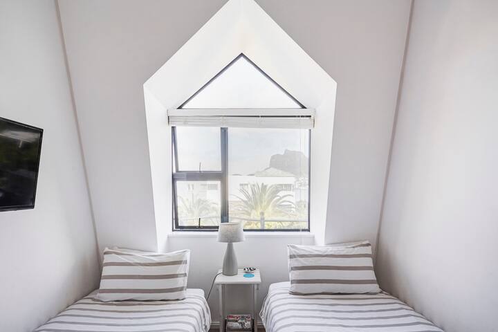Hout Bay Beach Apartment gallery image 3