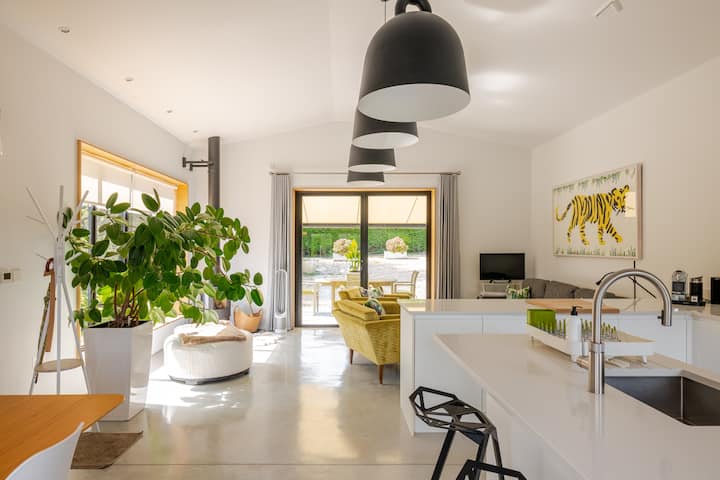 Architect's Upscale Hay Barn Conversion In Rural Sussex - West Sussex