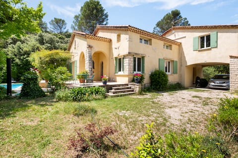 Villa with pool in Provence