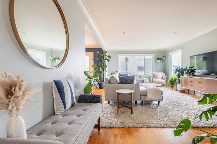 Sweeping City Views From a Modern House in the Center of SF gallery image 5