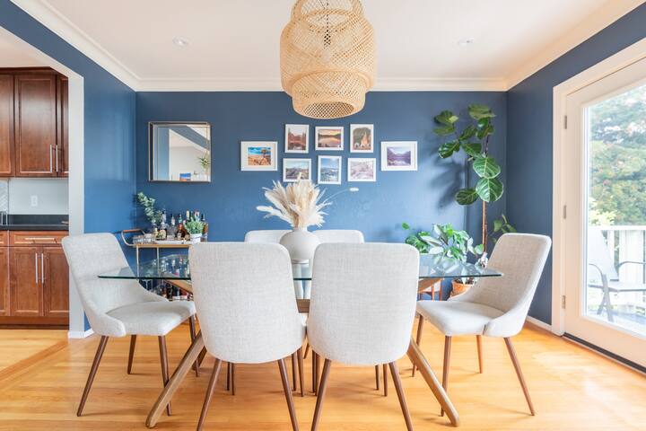 Sweeping City Views From a Modern House in the Center of SF gallery image 2