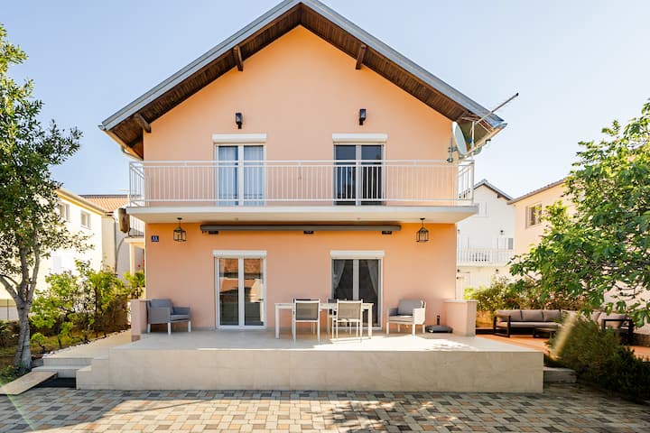 Cosy Dalmatian Cottage 8 Pers - Vodice