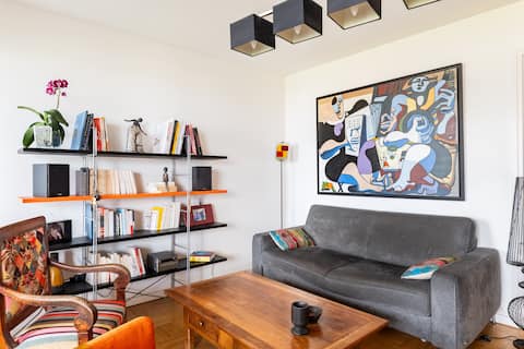Annonce Airbnb populaire: Downtown, with a usable balcony à Métropole De Lyon