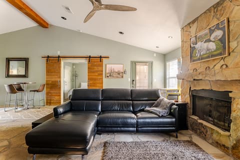 Top performing Airbnb: Downtown Chill Relax Spacious Decks PacMan Spa Tub in Parker Lane