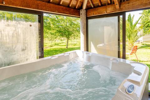 PLOUAY with private JACUZZI in a quiet country view