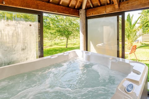PLOUAY with private JACUZZI in a quiet country view