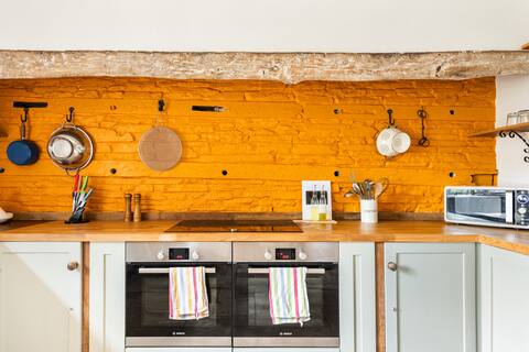 A magnificent farmhouse-near Hereford (sleeps 25)