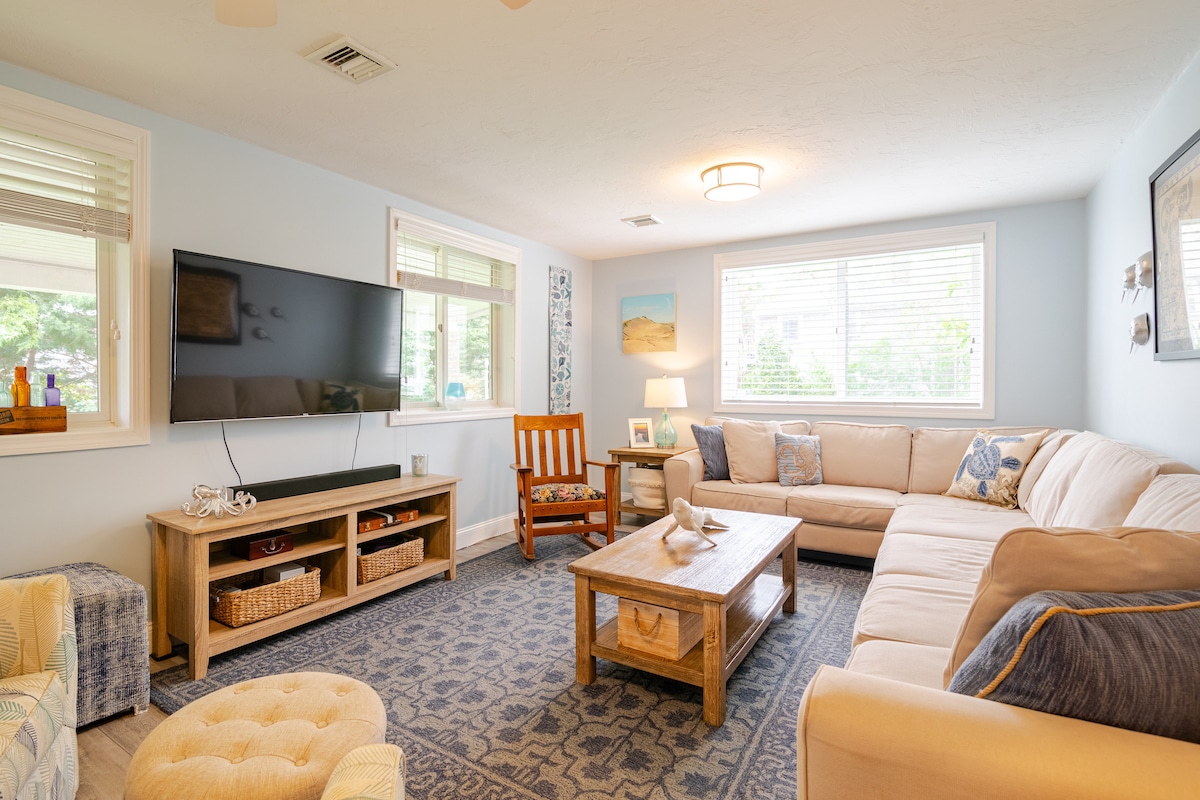 Successful Airbnb property: 4 BR 4 BA Central AC Great Location Sleeps 12 in Barnstable Town