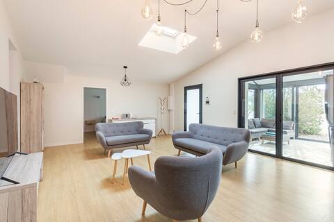 Au joli diable 3 bedroom cottage with private hot tub