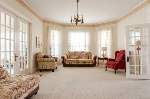 Rojahn House - group lodging / special event space