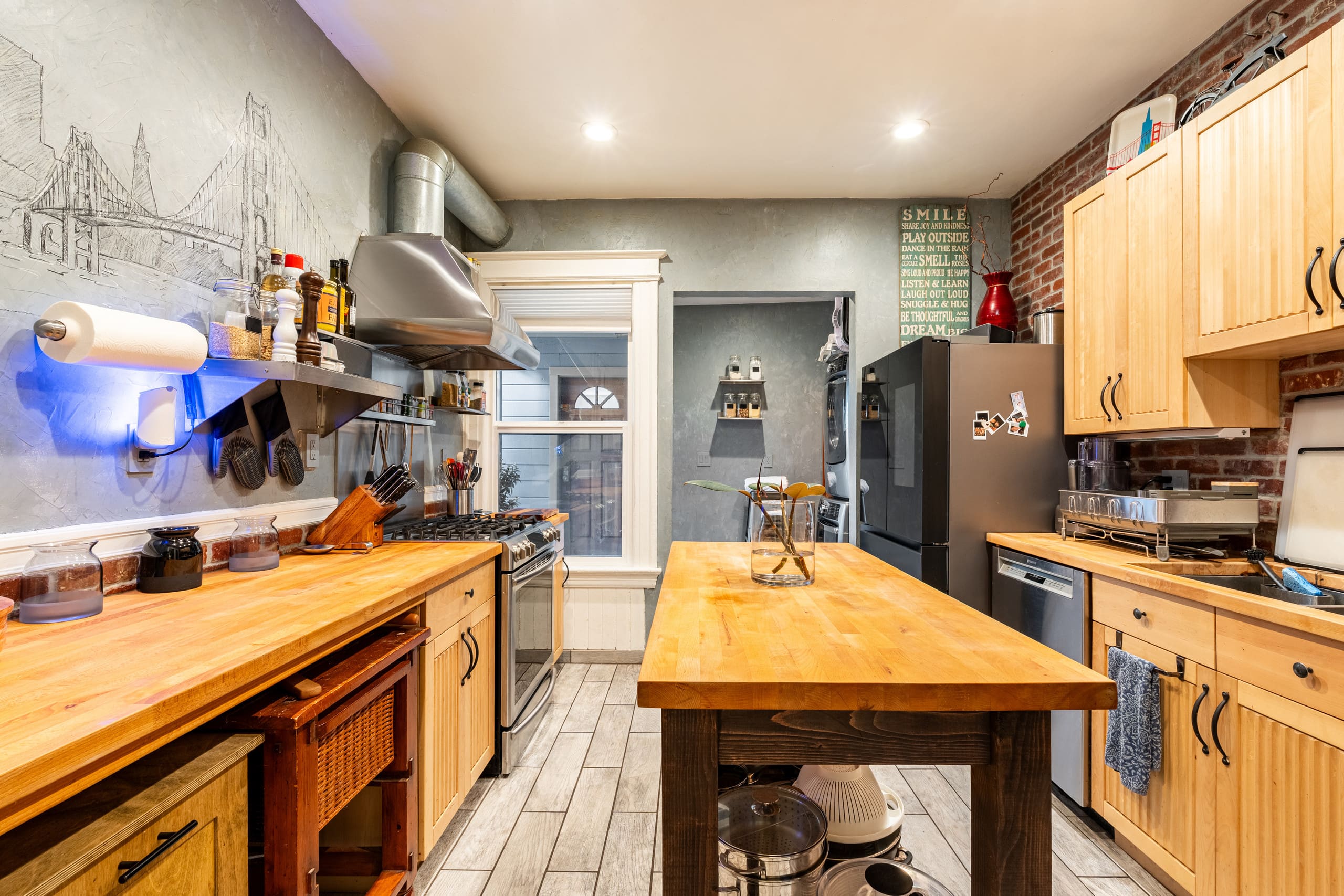 Home in San Francisco · ★4.98 · 2 bedrooms · 3 beds · 1.5 baths - Image 7