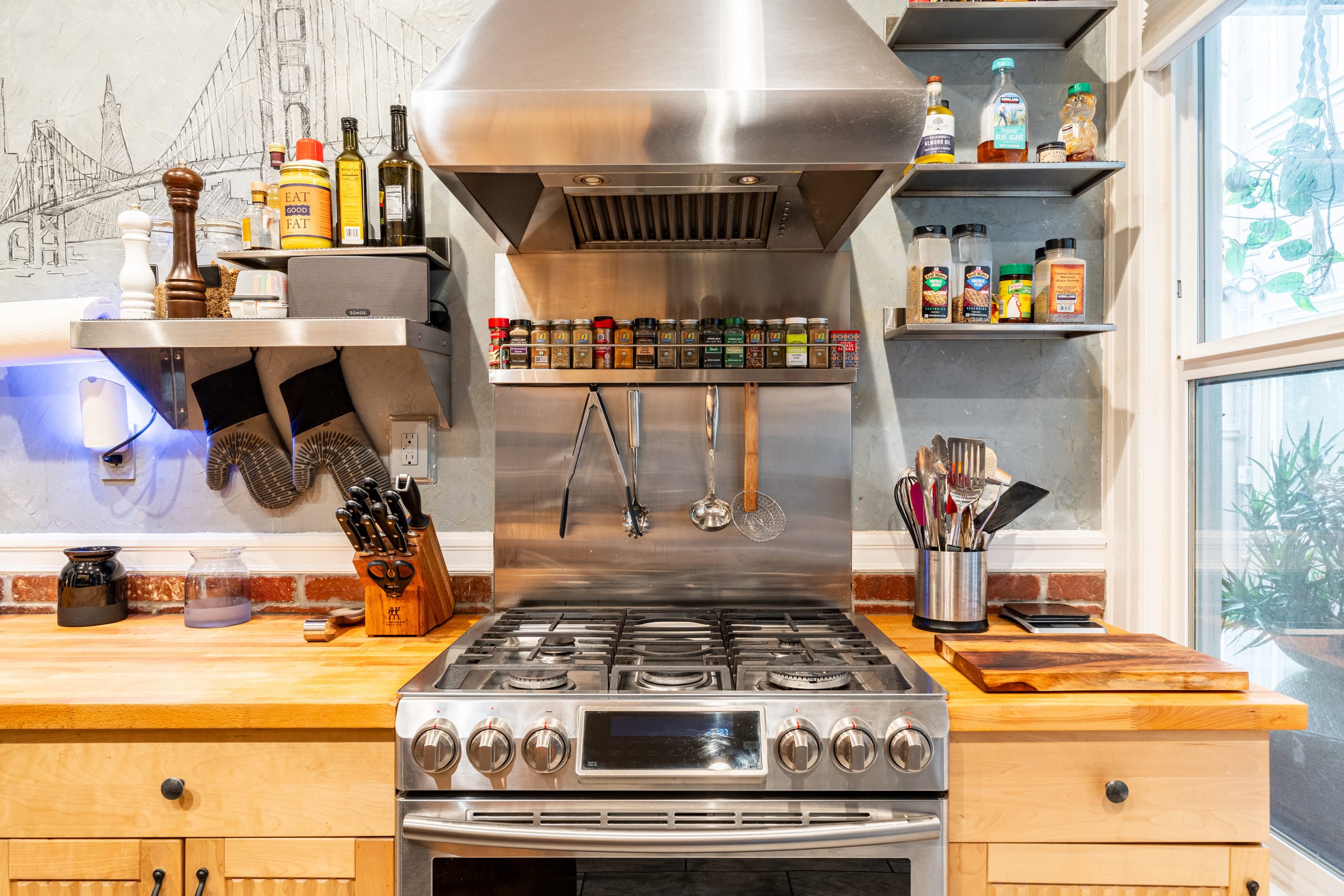 Home in San Francisco · ★4.98 · 2 bedrooms · 3 beds · 1.5 baths - Image 9