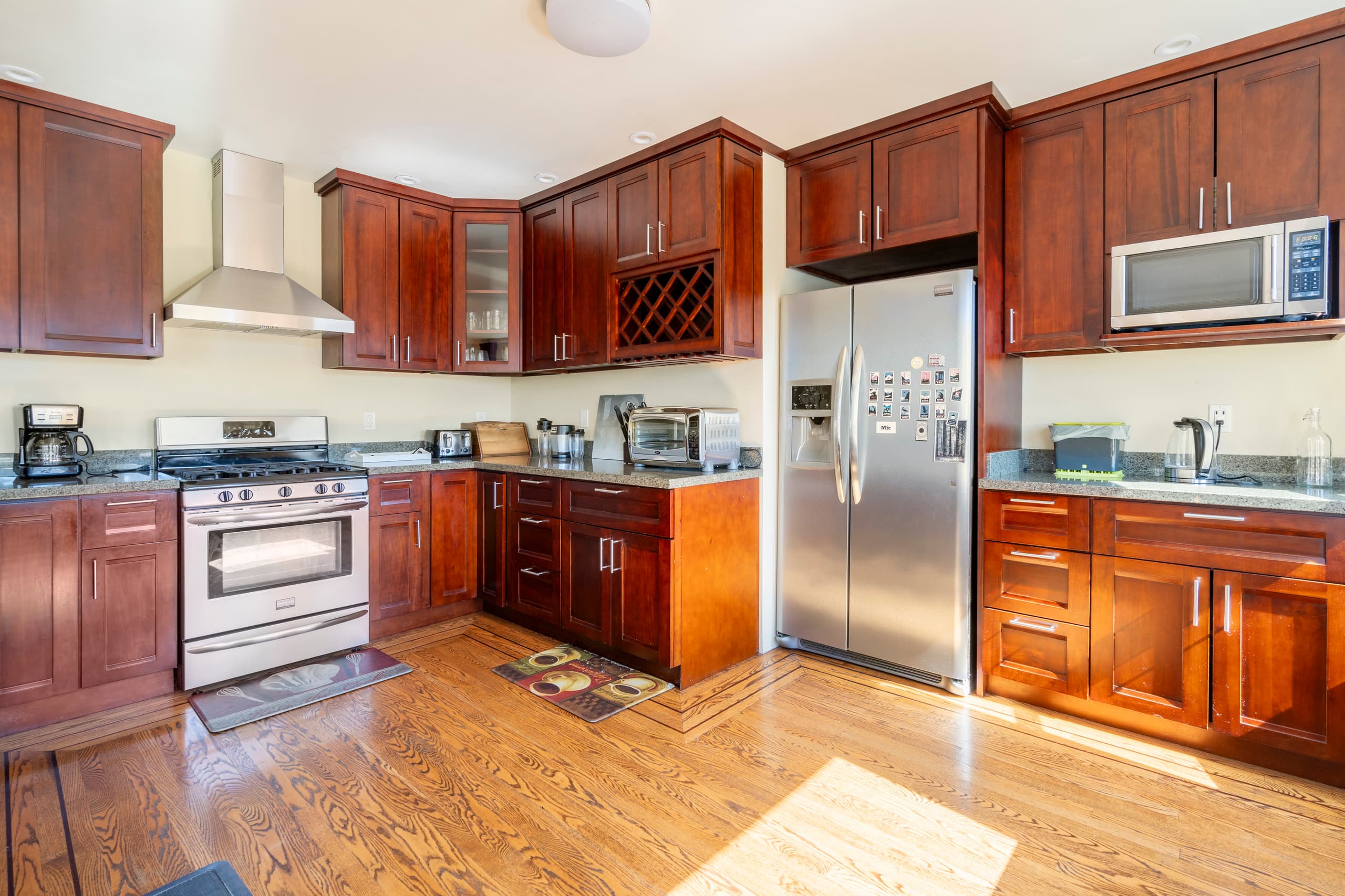 Home in San Francisco · ★4.79 · 3 bedrooms · 5 beds · 2 baths - Image 14
