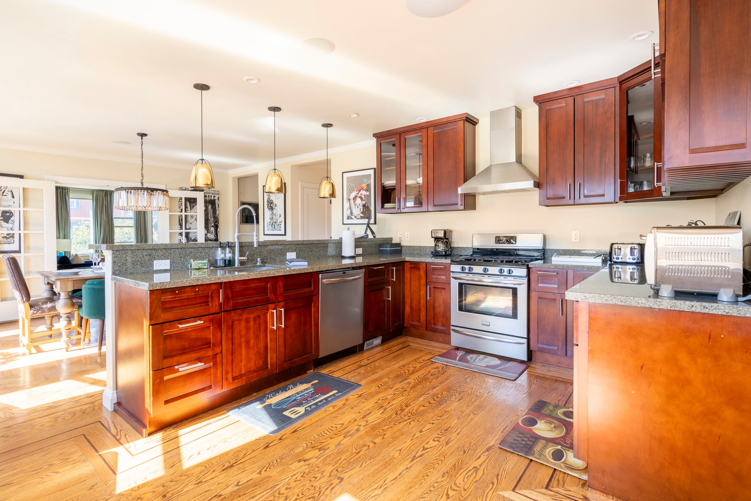 Home in San Francisco · ★4.79 · 3 bedrooms · 5 beds · 2 baths - Image 15