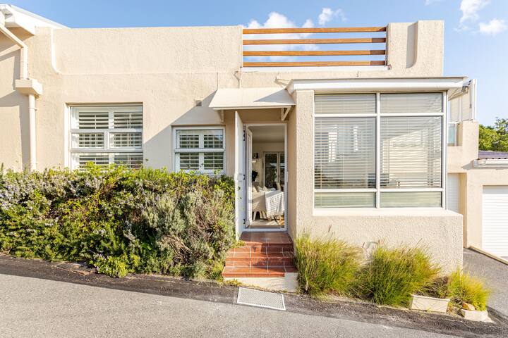 modern cottage with beach views gallery image 5