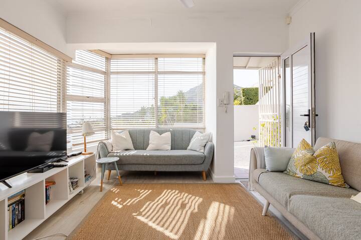 modern cottage with beach views gallery image 2