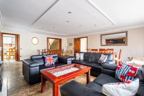 Top performing Airbnb: Villa Chalet Benidorm in Benidorm