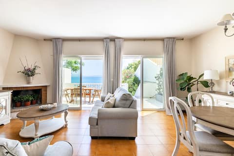 Successful Airbnb property: Beachfront House for 6 | Large Terrace & Sea Views in Δήμος Σικυωνίων