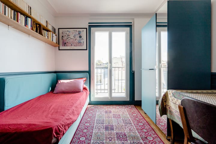 غرفة نوم ثالثة بسرير واحد