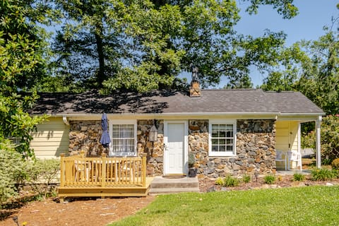 Cozy Sedgefield Cottage