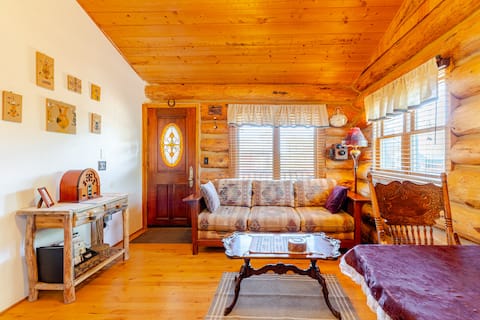 Successful Airbnb property: Cozy & Serene Cabin Escape with Forest Views in Prescott