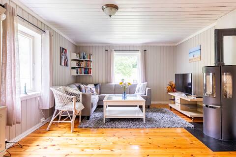Lovely and spacious house by the water