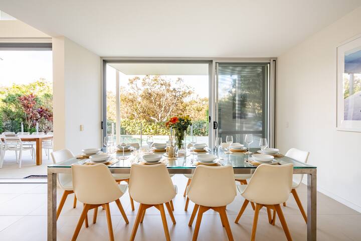 Beautiful Modern Beach House Coolum /Yaroomba Bch gallery image 2