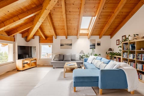 Large bright apartment with panoramic view