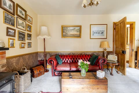 Period Victorian Apartment in a peaceful location.