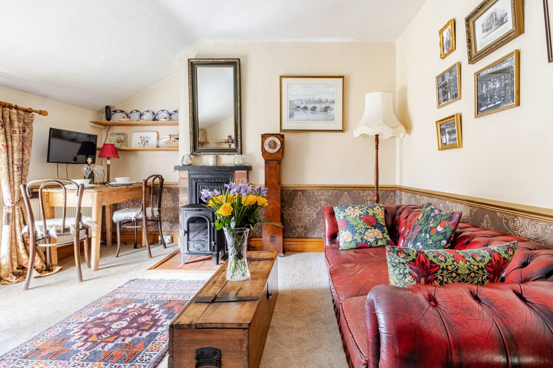 Period Victorian Apartment in a peaceful location.