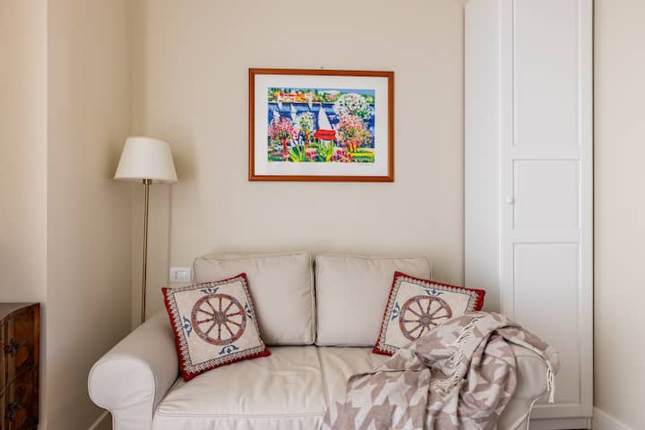 Work room with sofa bed (140x 200cm), small closet, Balcony. Climate control