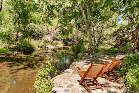 Luxurious Creekside Hideaway