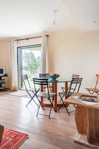 Confort apartmt GFl, Sintra garden and ocean view gallery image 3