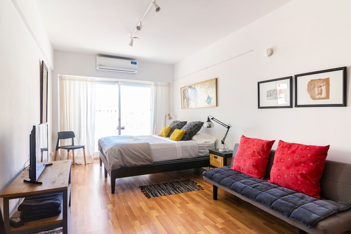 Successful Airbnb property: Recoleta: POOL, premium rental. WIFI. Superlinen in Recoleta