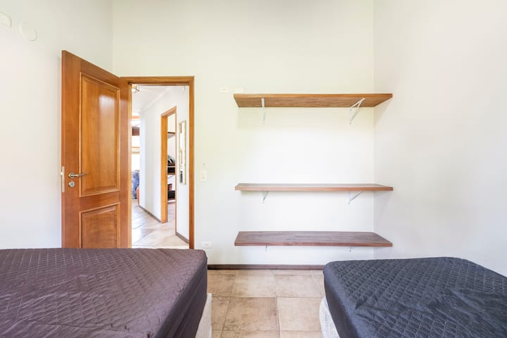 Schlafzimmer 4