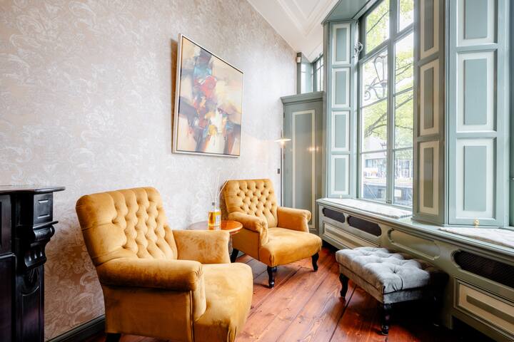 Historic canal house in the middle of De Jordaan! gallery image 5