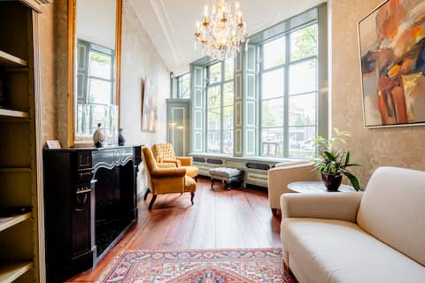 Historic canal house in the middle of De Jordaan!