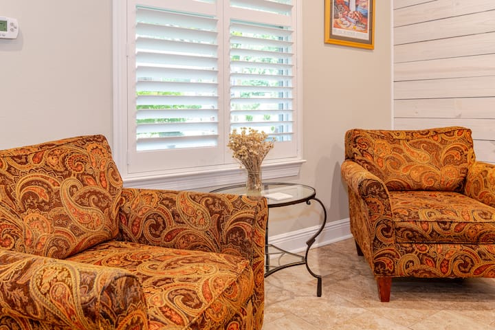 Live Oak Cottage - Close To Everything! - Ocean Springs, MS