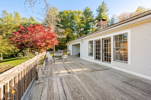 Charming cottage w/ pool, fireplace & privacy