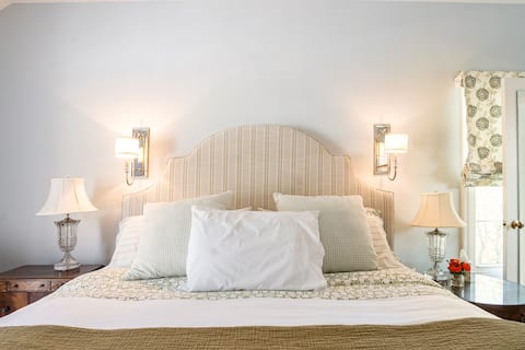 Large Luxury Guest Apartment in the North Shore