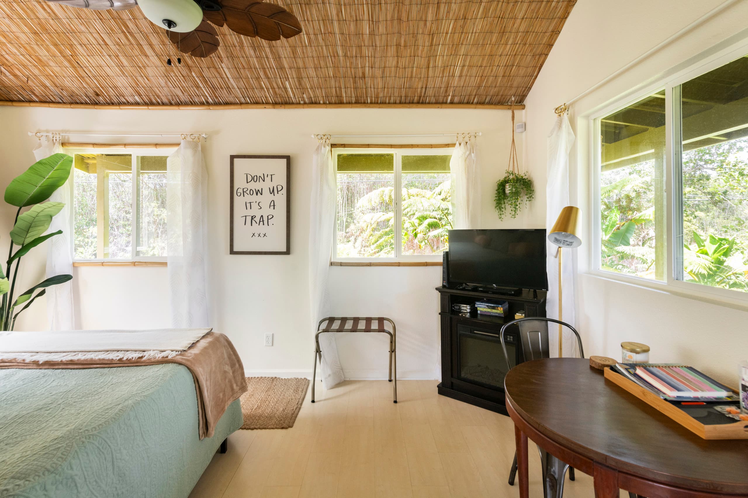 Tiny Tropical Tree House in Volcano Rain Forest, Hot Tub - Image 2
