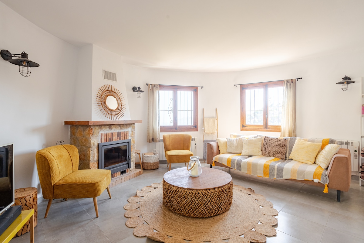 Top Airbnb: Private pool, quiet sea view in green zone in Teulada