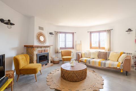 Top Airbnb: Private pool, quiet sea view in green zone in Teulada