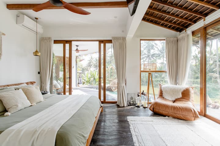 在这个宁静的热带卧室绿洲中享受天堂之旅。