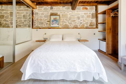 Old stone stable renovated with a Jacuzzi