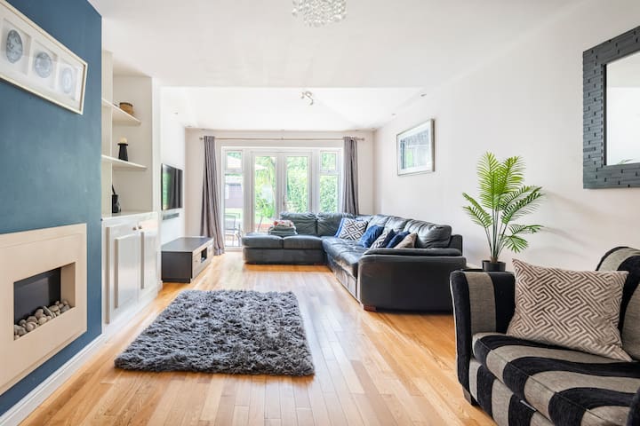 Beautiful Home & Garden, 25 Mins To Central London