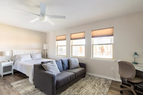 Successful Airbnb property: Studio Apt minutes from DFW Airport w/ Pool! in Euless