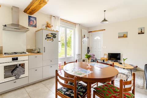 At "34 bis", nice cottage in the Normandy countryside