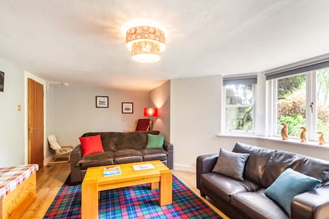 Comfortable, central 2 bedroom apartment